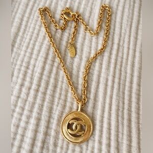 ✨CHANEL Gold-Tone Interlocking CC Medallion Necklace✨